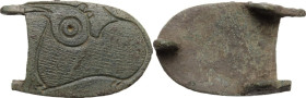 Bronze buckle with engraved stylized animal. Norman. 45 x 23 mm.