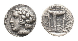 MACEDON. Chalkidian League. Olynthos (Circa 398-352 BC). AR Hemiobol.
Obv: Laureate head of Apollo left.
Rev: ΧΑΛ-ΚΙΔ, tripod.
ANS 544-546.
Condit...