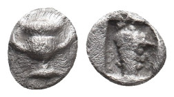 THRACO-MACEDONIAN REGION. Uncertain. (6th-5th Centuries BC). AR Hemiobol.
Obv: Kantharos.
Rev: Grape-bunch within pelleted linear border; all within...