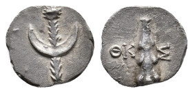 ASIA MINOR. Uncertain mint. (1st century BC). AR Obol.
Obv: Horizontal crescent, its horns upwards, over thyrsos.
Rev: ΘΚ-Σ
Club.
Unpublished in t...