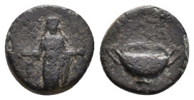 CYCLADES. Anaphe. (3rd century BC). Ae.
Obv: Apollo standing facing, holding arrow and bow.
Rev: Skyphos.
Unpublished in the standard references.
...