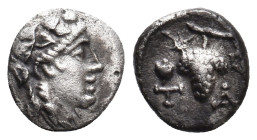 AEOLIS. Temnos. (3rd-2nd centuries BC). AR Diobol.
Obv: Wreathed head of Dionysos right.
Rev: T - A.
Grape bunch on vine with leaves and tendrils; ...