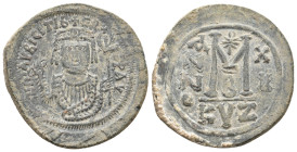 MAURICE TIBERIUS, 582-602 AD. AE, Follis. Cyzicus.
Obv: D N MAVRICI TIBЄ [P] P AV.
Frontal bust of Maurice wearing loros and crown with cross. Akaki...