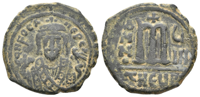 PHOCAS, 602-610 AD. AE, Follis. Theoupolis (Antioch). Dated RY 8 (609/610).
Obv...