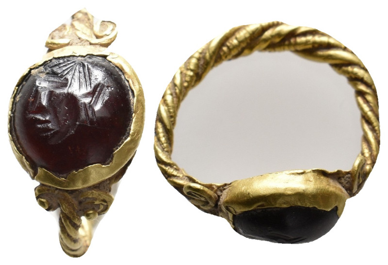 ANCIENT ROMAN GOLD RING / GEM STONE (1ST-3RD CENTURY AD.)
Male Head
Condition ...