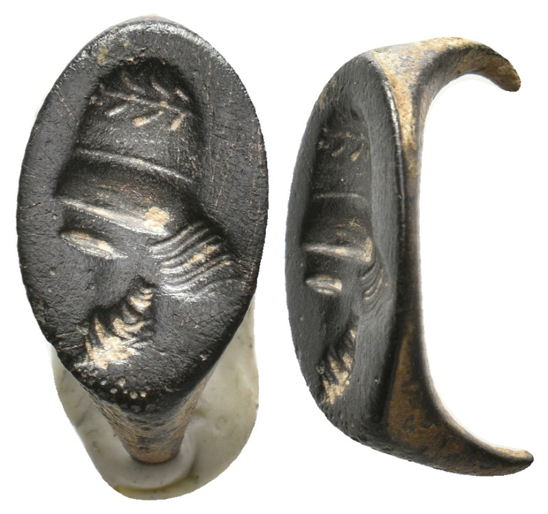 ANCIENT ROMAN BRONZE RING (1ST-3RD CENTURY AD.)
Bearded man
Condition : See pi...