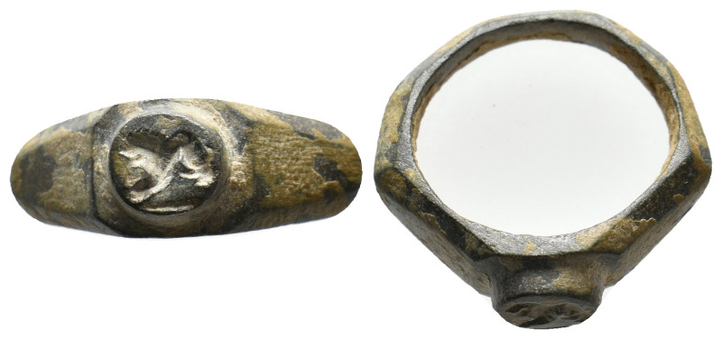 ANCIENT ROMAN BRONZE RING / GEM STONE (1ST-5TH CENTURY AD.)
Lion
Condition : S...