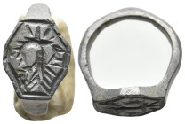 ANCIENT ROMAN BRONZE RING (1ST-5TH CENTURY AD.)
Uncertain figure
Condition : See picture. No return
Weight : 6.43 g