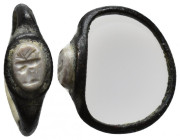 ANCIENT ROMAN BRONZE RING / GEM STONE (1ST-5TH CENTURY AD.)
Uncertain figure
Condition : See picture. No return
Weight : 1.82 g
Diameter: 21.70 mm