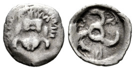 Lycia. Mithrapata. Diobol. 425-360 a.C. (Sng Cop-27 var). Anv.: Facing lion's scalp. Rev.: Triskeles with legend arround, all within incuse square. Ag...