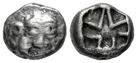 Mysia. Parion. Drachm. 550-520 a.C. (Sng Cop-256). (Rosen-525). (Asyut-612). Anv.: Facing head of gorgoneion with open mouth and protruding tongue. Re...
