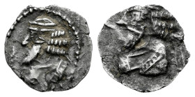 Kings of Persis. Pakor II. Obol. Siglo I d.C. (Alram-594 (Pakor I)). (Sunrise-621). Anv.: Bearded bust left, wearing diadem. Rev.: Bearded bust left, ...