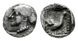 Troas. Dardanos. Hemiobol. Siglos IV-III a.C. Anv.: Female head to left, hair bound in sakkos. Rev.: Cockerel standing to right, crescent above; all i...