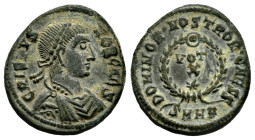 Crispus. Follis. 316-326 d.C. Heraclea. (Ric-61). Anv.: CRISPVS NOB CAES. Laureate, draped and cuirassed bust right. Rev.: DOMINOR • NOSTROR • CAESS. ...