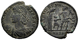 Constans. Follis. 337-350 d.C. Constantinople. (Ric-88). Anv.: D N CONSTANS P F AVG. Diademed, draped and cuirassed bust left, holding globe. Rev.: FE...
