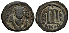 Tiberius II Constantine. 40 Nummi. Año 7 = 581/2 d.C. Nicomedia. (Doc-31b). (Mib-35). (SB-441). Anv.: D M TIb CONITANT PP AVC. Crowned bust facing, we...