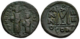 Heraclius, with Heraclius Constantine. Follis. Año 4 = 613/614 d.C. Constantinople. (Doc-79b). (Mib-160). (Sear-805). Anv.: Crowned and draped figures...