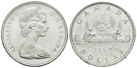 Canada. Elizabeth II. 1 dollar. 1965. (Km-64.1). Ag. 23,19 g. Original luster. AU. Est...30,00. 

Spanish description: Canadá. Elizabeth II. 1 dolla...