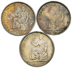 Lot of 3 silver coins of 1 peseta 1933 from the II Republic. TO EXAMINE. AU/Almost MS. Est...60,00. 

Spanish description: Lote de 3 monedas de 1 pe...