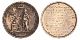 Nederland. 1807. Zilveren huwelijkspenning.
Zilveren huwelijk van Teunis Hoekzema en Swaantje v.d. Bos. Door Holtzhey. Gepoetst. Ar. 37,08 mm. 20,19 ...