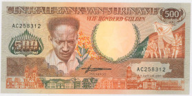 Suriname. 500 gulden . Banknote. Type 1988. Type Anton de Kom. - UNC.
(Pick 135.b / PL S 20.6b ). Serienummer AC258312. - UNC.