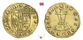 FERRARA ALFONSO I D'ESTE (1505-1534) Scudo d'oro del sole D/ Stemma coronato R/ Calvario con croce, lancia e lancia con spugna MIR 269 CNI 9/16 Au g 3...