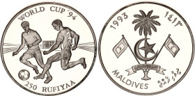 Maldives 250 Rufiyaa 1993 AH 1413
KM# 83; N# 80599; Silver; 1994 FIFA World Cup, United States; Llantrisant Mint; Mintage 25'000; Proof.