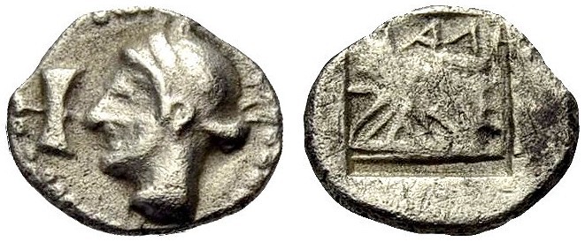 GRIECHISCHE MÜNZEN 
 THESSALIEN 
 LARISA 
 Obol, 475-460 v. Chr. Kopf der Nym...