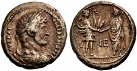 GRIECHISCHE MÜNZEN UNTER RÖMISCHER HERRSCHAFT 
 ÄGYPTEN 
 ALEXANDRIA 
 Hadrianus, 117-138 
 Tetradrachmon, Billon, 130-131. Drap. und gep. Büste m...