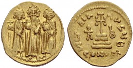 BYZANTINISCHE MÜNZEN 
 Heraclius, 610-641. AV-Solidus, 638-639. Konstantinopel. Heraclius mit langem Bart frontal stehend zwischen Constantinos r. un...
