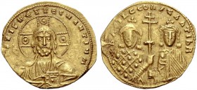 BYZANTINISCHE MÜNZEN 
 Basilios II. mit Konstantinos VIII., 976-1025. AV-Tetarteron, Konstantinopel , ca. 977-989. Christusbüste frontal mit Bart und...