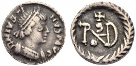 VÖLKERWANDERUNGSZEIT 
 OSTGOTEN IN ITALIEN 
 Theoderich, 493-526 
 1/4 Siliqua mit Namen Iustinus I. (518-526), Ravenna. Gepanzerte Büste r. mit Pe...