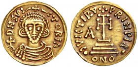 Benevento. Arichi II principe, 774-787. Solido, AV 3,85 g. DNSVI – CTORIA Busto di fronte, diadema con crocetta, nella mano d. globo crucigero. Rv. VI...