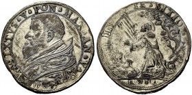 Roma. Sisto V (Felice Peretti), 1585-1590. Piastra anno V/1589, AR 31,25 g. SIXTVS V PON MAX ANN V Busto del Pontefice a s., con piviale ornato da fig...