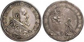 Roma. Piastra anno XX/1643, AR 32,01 g. VRBANVS VIII PON MAX A XX Busto a d. con piviale ornato a fiorami e chiuso da fibbia con il Volto Santo; sotto...