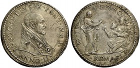 Roma. Innocenzo X (Giovanni Battista Pamphilj), 1644-1655. Piastra anno II, AR 31,62 g. INNOCENTIVS X PONT MAX Busto a d., con piviale ornato da busti...