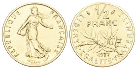 Frankreich 1977 5. Republik seit 1958. 1/2 Franc . Dickabschlag (Piéfort) in Gold, nach dem Modell von L. O. Roty. 16,70 g Feingold. 32 Exemplare FDC