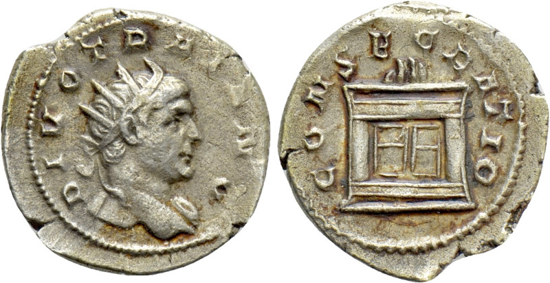 DIVUS TRAJAN (Died 117). Antoninianus. Rome. Struck under Trajanus Decius. 

O...