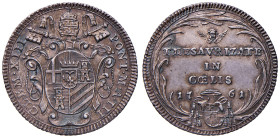 ROMA. Clemente XIII (1758-1769). Giulio 1761 An. III. AG (g 2,63). Munt. 22. Patina da vecchia raccolta.
qFDC