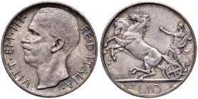 REGNO D'ITALIA. Vittorio Emanuele III (1900-1943). 10 Lire 1927 (2 Rosette) Biga. AG. Gig. 56a. Patina da medagliere.
FDC