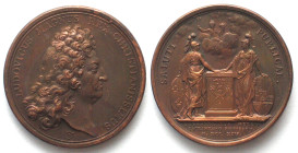 1713. PHILIPPE V, ROI D’ESPAGNE, RENONCE AU TRÔNE DE FRANCE.
AE Medaille par Jean Le Blanc (1675-1749). 41mm, 34.4g. SALUTI PUBLICAE - REGNANDI JUS M...