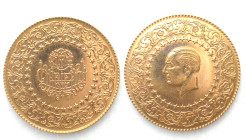 TURKEY. 100 Kurush 1971, Monnaie de Luxe ATATÜRK, gold, UNC
KM # 872. Weight: 7.02 g Fineness: 917 ‰ ( 6.43 g fine) Hairlines