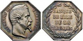 Frankreich-Königreich. Napoleon III. 1852-1870. Jetonartige, oktogonale Silbermedaille o.J. von Pingret, der "Banque d'Ile de la Reunion". Büste des K...
