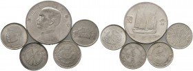 14 Stücke: CHINA. Dollar 1934 mit Dschunke, 4 verschiedene 20 Cent-Stücke mit interessanten Motiven sowie 9x Cashmünzen kleineren Formats.
 die Cashm...