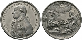 Haus Habsburg. Leopold II. 1790-1792. Zinnmedaille mit Kupferstift 1790 von J.Chr. Reich, auf seine Kaiserkrönung zu Frankfurt/M. Uniformiertes Brustb...