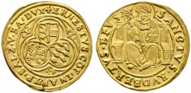 Salzburg, Erzbistum. Ernst von Bayern 1540-1554. Goldgulden o.J. Drei Wappenschilde im leicht verzierten Dreipass / Hl. Rudbertus mit Krummstab und Sa...