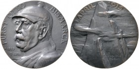 Brandenburg-Preußen. Wilhelm II. 1888-1918. Dunkel getönte Bronzegussmedaille 1915 von A. Hummel, auf den 100. Geburtstag von Fürst Otto von Bismarck,...
