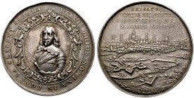 Breisach, Stadt. Silbermedaille 1638 von J. Blum, auf die Einnahme der belagerten Stadt durch Herzog Bernhard von Sachsen-Weimar. In einem reich verzi...
