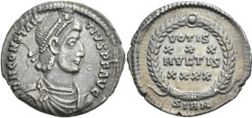 Constantius II. (324 - 337 - 361): AR-Siliqua, Sirmium, 1,81 g, Kampmann 147.85, kleiner Schrötlingsfehler, sehr schön - vorzüglich.
 [differenzbeste...