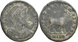 Iulianus II. (355 - 360 - 363): Æ-Doppelmaiorina, Nicomedia. 8,11 g. Drapierte Büste nach rechts / Stier steht nach rechts, darüber zwei Sterne. RIC 1...
